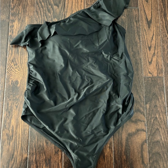 One-Shoulder Black Swimsuit maternity - Picture 1 of 2
